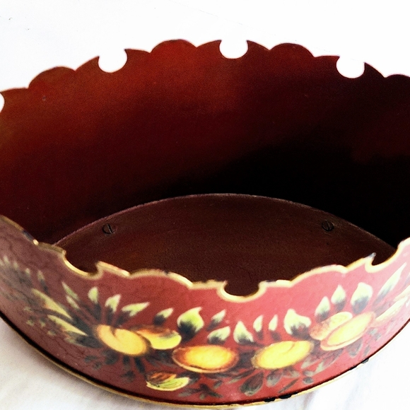 Crown Shaped Cache Pot with Brass Swans - Picture 5 of 5